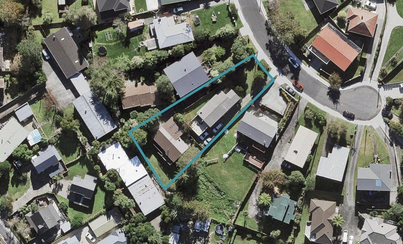 17A Castaing Crescent, Te Atatu South, Auckland - Carousel 1