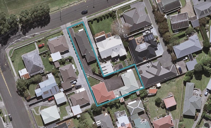 93 Wallace Place, Westown, New Plymouth - Carousel 1