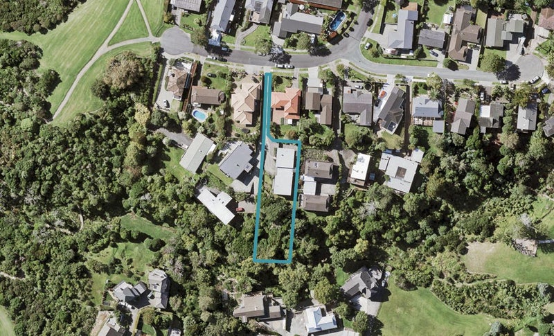 18B Oliver Twist Avenue, Mellons Bay, Auckland - Carousel 1