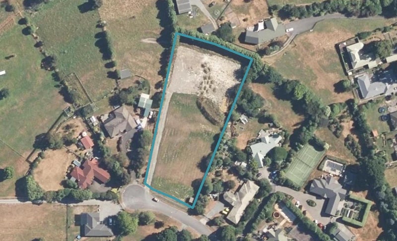 14 Malcolm Gillies Grove, Tōtara Park, Upper Hutt - Carousel 1