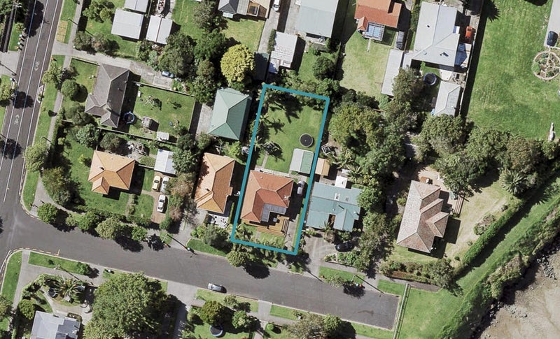 6 Riki Road, Point England, Auckland - Carousel 1