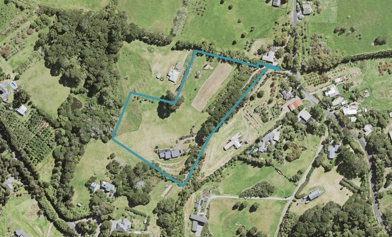 93 Shaw Road, Oratia, Auckland - Carousel 1