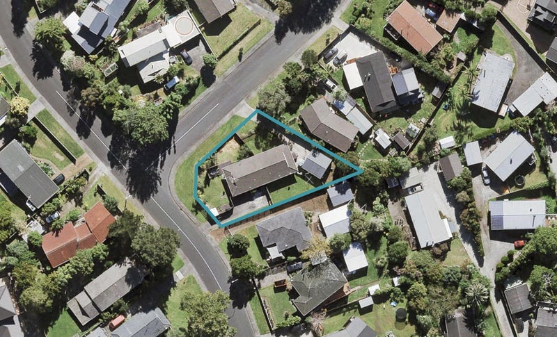 1/10 Allington Road, Massey, Auckland - Carousel 1
