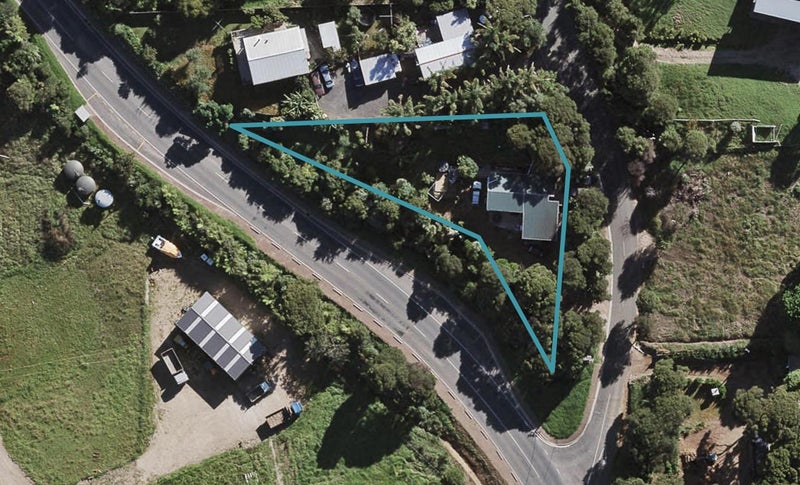 2 Erua Road, Ostend, Waiheke Island - Carousel 1