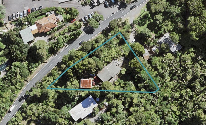 260 Scenic Drive, Titirangi, Auckland - Carousel 1