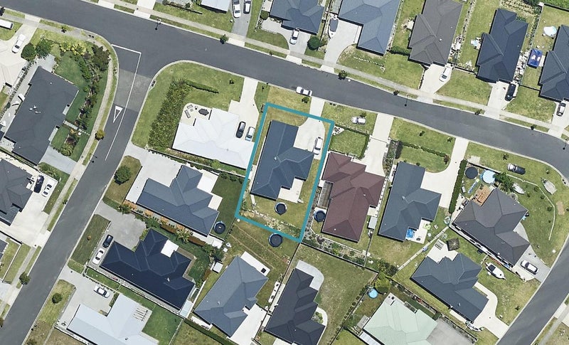 65 Fairfax Crescent, Pyes Pa, Tauranga - Carousel 1