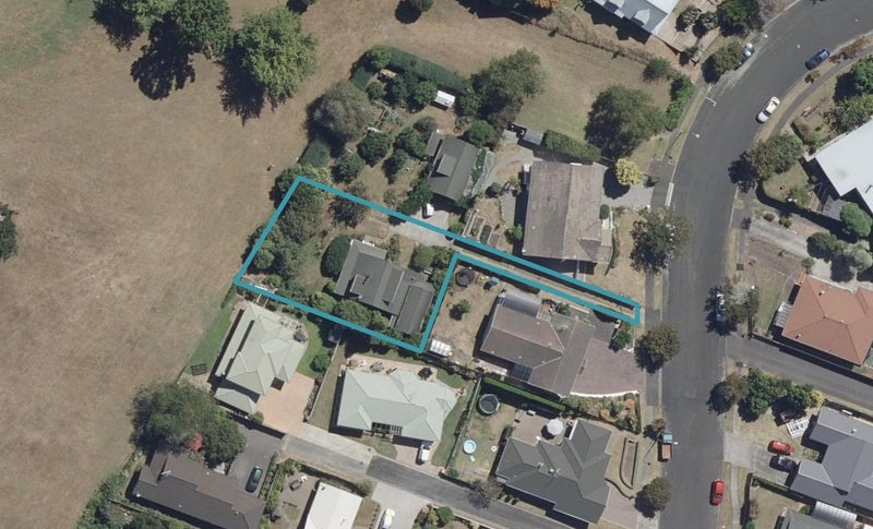 54 Sunnyhills Avenue, Glenview, Hamilton - Carousel 1