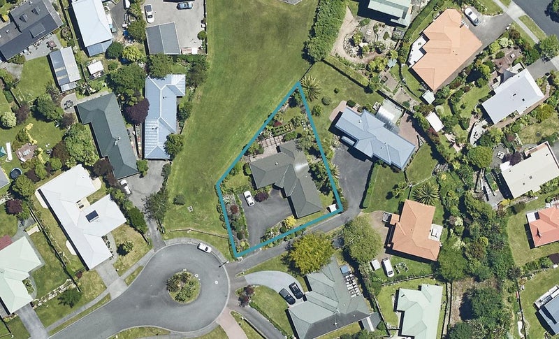 22 Capricorn Place, Kawaha Point, Rotorua - Carousel 1