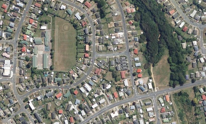 7 Niger Street, Cannons Creek, Porirua - Carousel 1