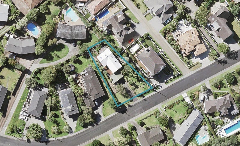 1 Liston Crescent, Cockle Bay, Auckland - Carousel 1