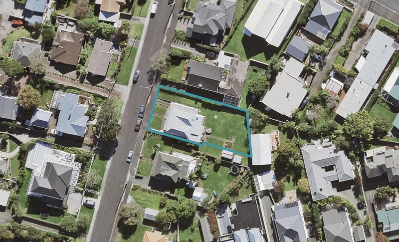 27 Clarence Road, Northcote Point, Auckland - Carousel 1
