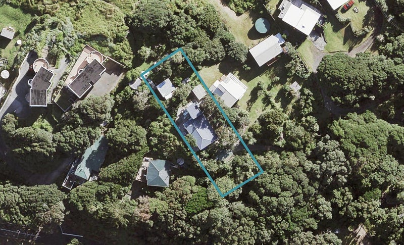 31 Beach Valley Road, New Lynn - Carousel 1