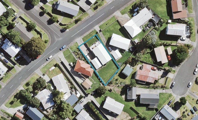38 Hindmarsh Street, Henderson, Auckland - Carousel 1