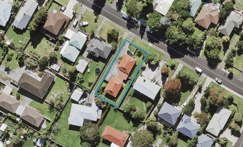 1/28 Taipari Road, Te Atatu Peninsula, Auckland - Carousel 1