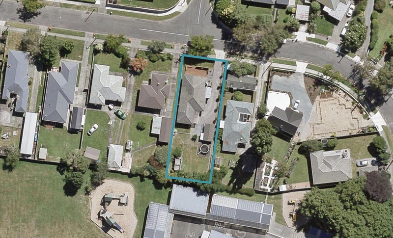 13 Oxford Crescent, Ebdentown, Upper Hutt - Carousel 1