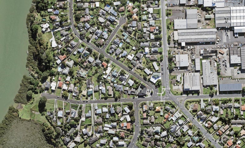 4 Abbotleigh Avenue, Te Atatu Peninsula, Auckland - Carousel 1