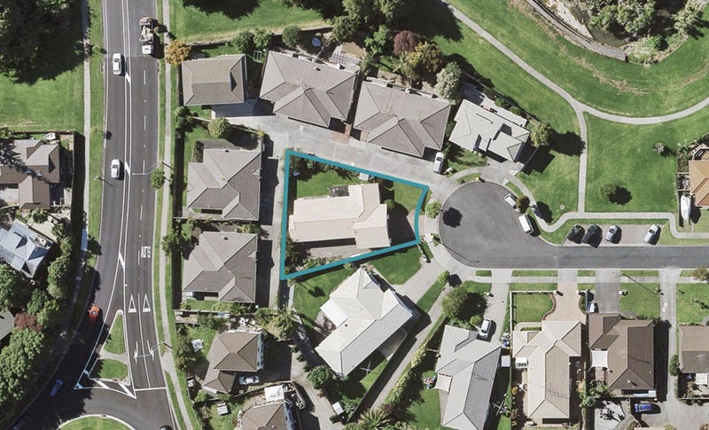 18 Marbeth Court, Botany Downs, Auckland - Carousel 1