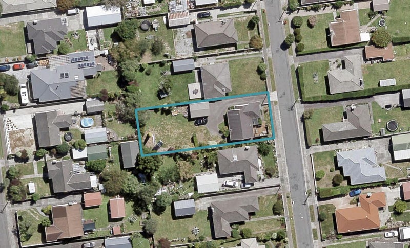 12 Robertson Street, Elderslea, Upper Hutt - Carousel 1