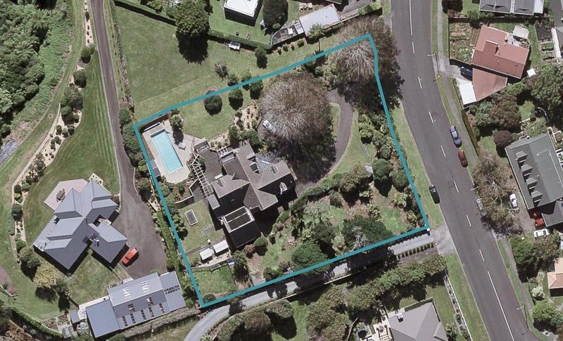 8 Veale Road, Frankleigh Park, New Plymouth - Carousel 1