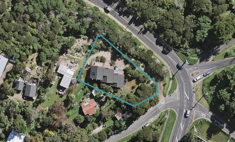 2 Burrell Road, Oneroa, Waiheke Island - Carousel 1