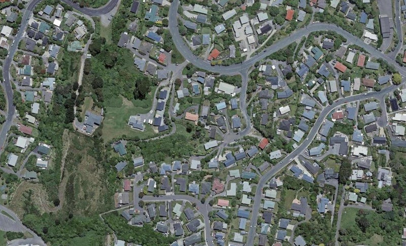 14 Paparangi Crescent, Paparangi, Wellington - Carousel 1