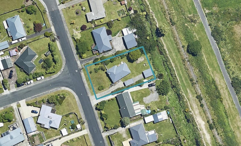 17 Logan Street, Fairy Springs, Rotorua - Carousel 1