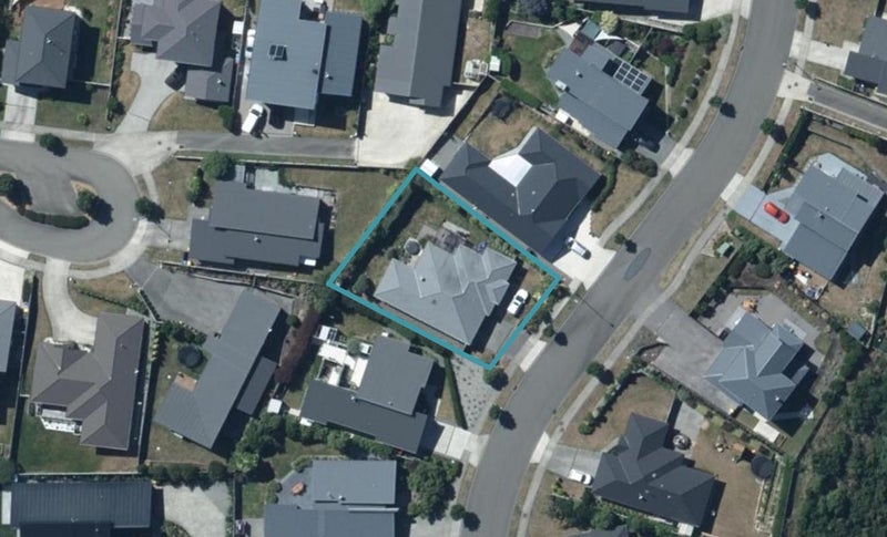 10 Sumner Terrace, Aotea, Porirua - Carousel 1