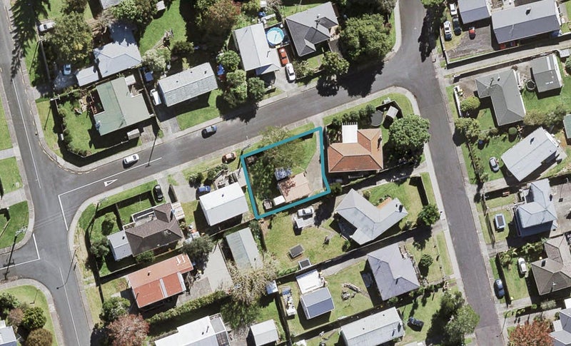 4 Frizell Street, Beach Haven, Auckland - Carousel 1