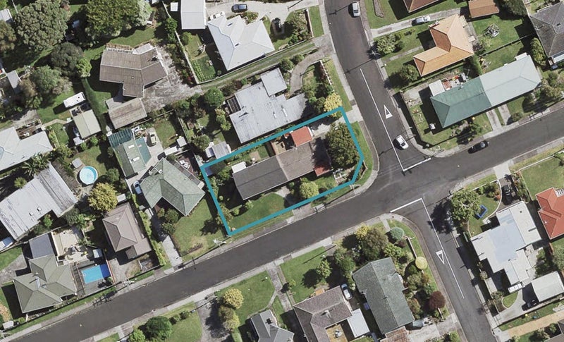 2/51 Lynmore Drive, Hillpark, Auckland - Carousel 1