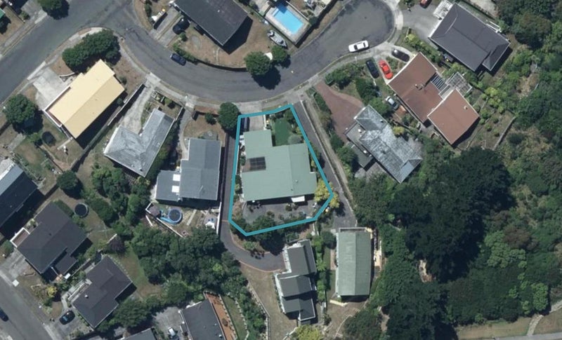10 Livet Place, Papakowhai, Porirua - Carousel 1