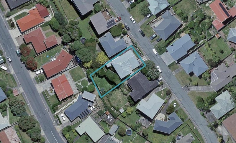 11 Longcroft Terrace, Newlands, Wellington - Carousel 1