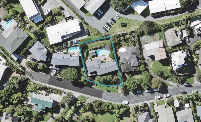 35 Peter Terrace, Castor Bay, Auckland - Carousel 1