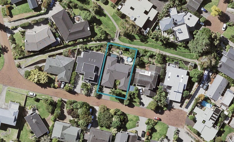 12 Endymion Place, Half Moon Bay, Auckland - Carousel 1