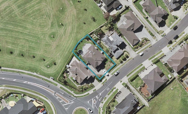 4 Ballymore Drive, Pinehill, Auckland - Carousel 1