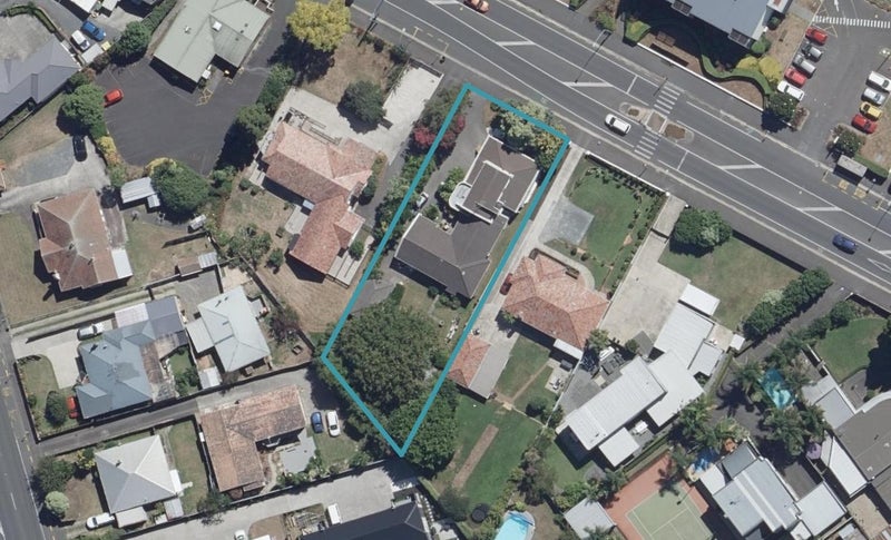 1351 Victoria Street, Beerescourt, Hamilton - Carousel 1
