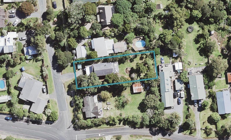 4 Tane Road, Laingholm, Auckland - Carousel 1