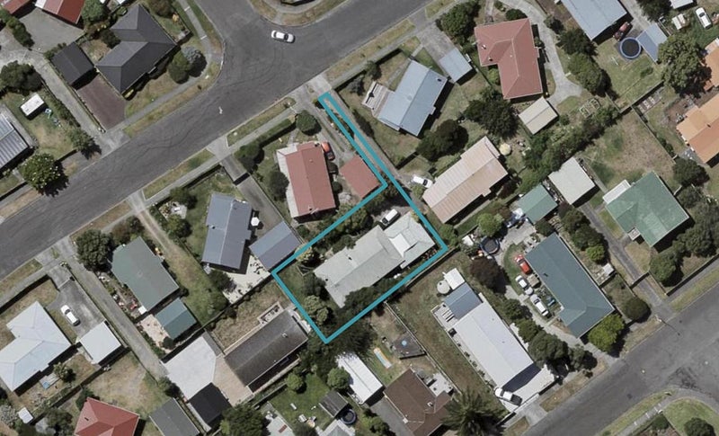 84 Queens Road, Waikanae Beach, Waikanae - Carousel 1