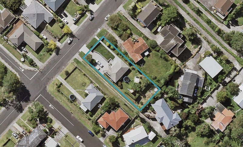 40 Gordon Avenue, Milford, Auckland - Carousel 1