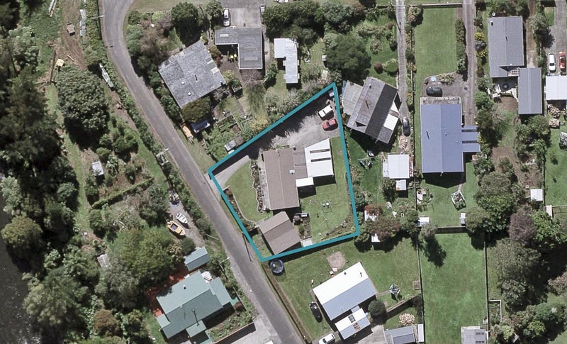 6 Sisson Terrace, Lepperton, New Plymouth - Carousel 1