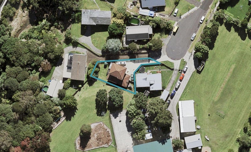 13A Crieff Place, Te Atatu Peninsula, Auckland - Carousel 1