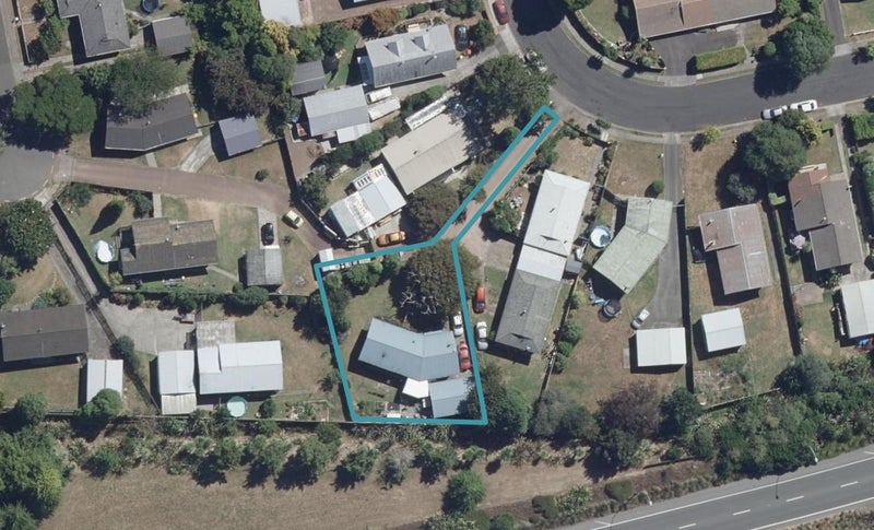 10 Camden Place, Pukete, Hamilton - Carousel 1