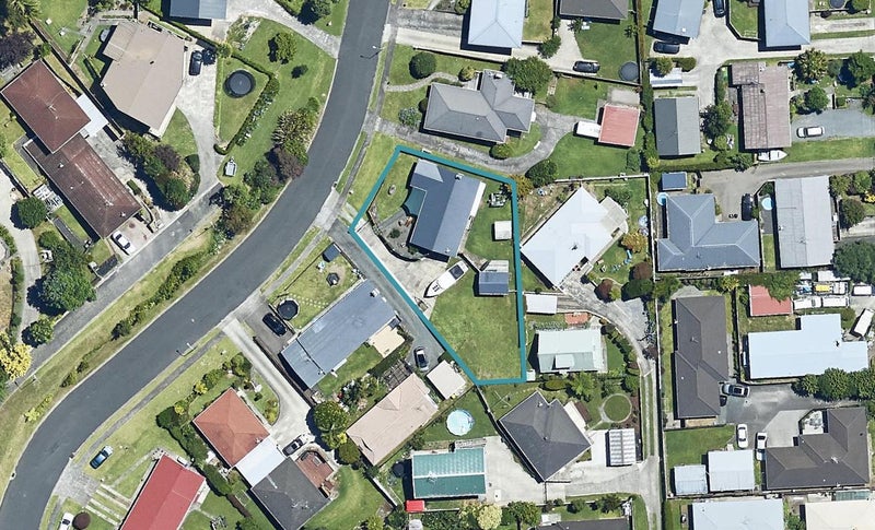 9 Highfield Crescent, Brookfield, Tauranga - Carousel 1
