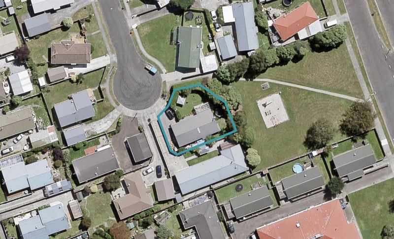 15 Laredo Grove, Totara Park, Upper Hutt - Carousel 1