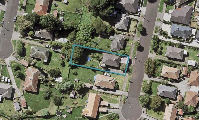31 Holland Avenue, Point England, Auckland - Carousel 1