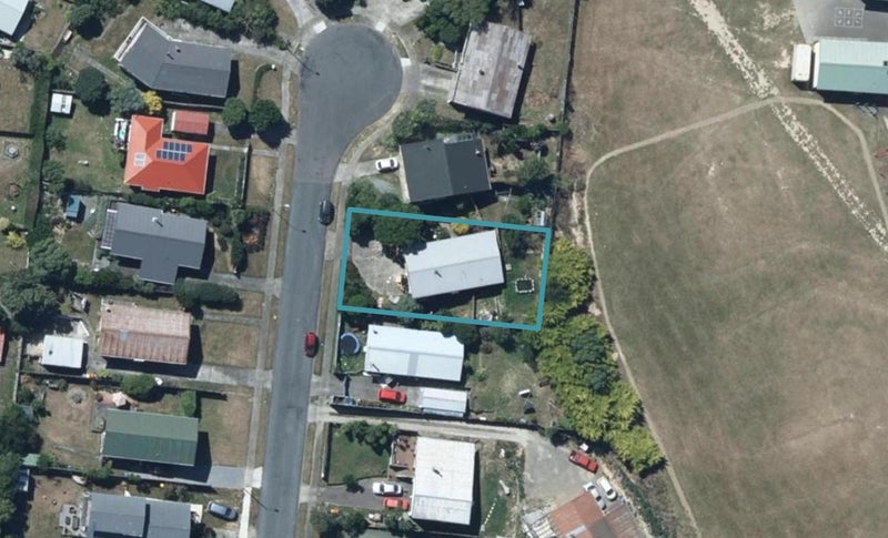 16 Limerick Grove, Ascot Park, Porirua - Carousel 1