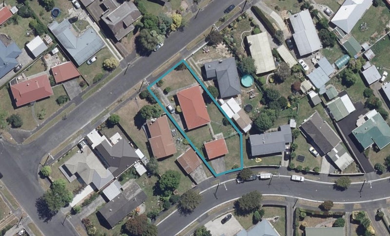 6 Pryce Place, Silverdale, Hamilton - Carousel 1