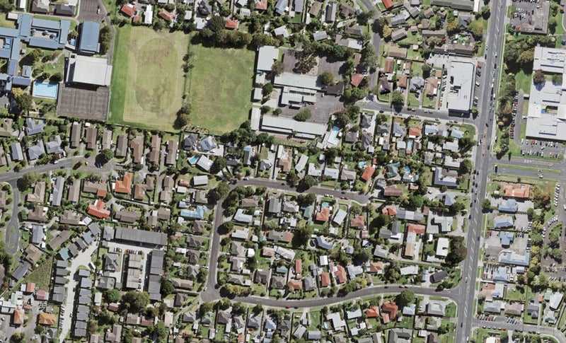 65 Te Kanawa Crescent, Henderson, Auckland - Carousel 1