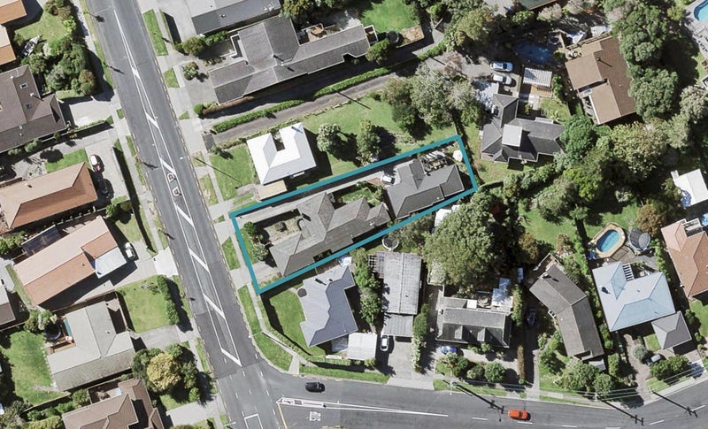 1/102 SANDSPIT ROAD,  Shelly Park, Auckland - Carousel 1