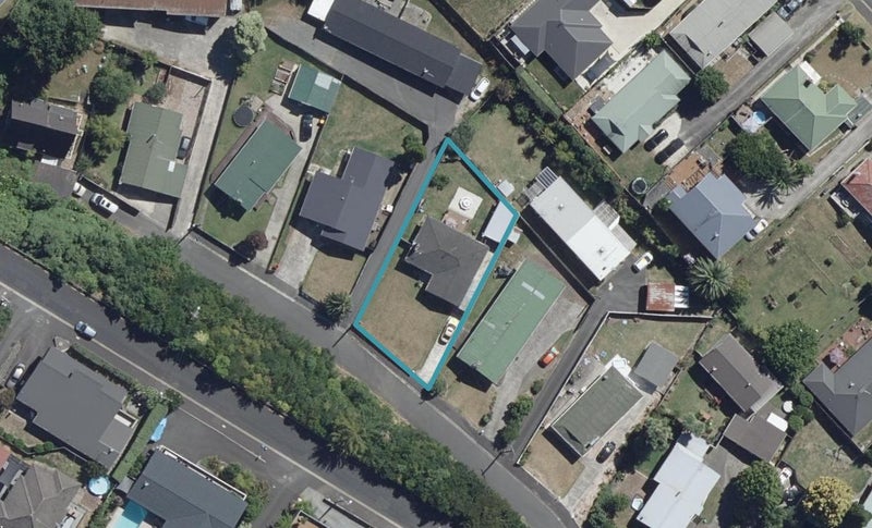 16 Carey Street, Maeroa, Hamilton - Carousel 1