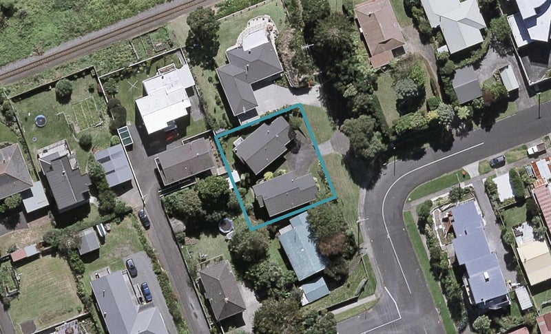 1/4 Calvert Road, Moturoa, New Plymouth - Carousel 1